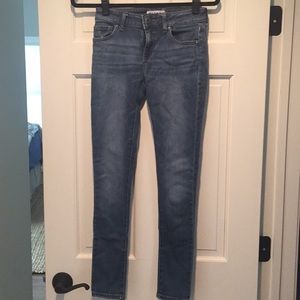 Medium wash skinny jeans